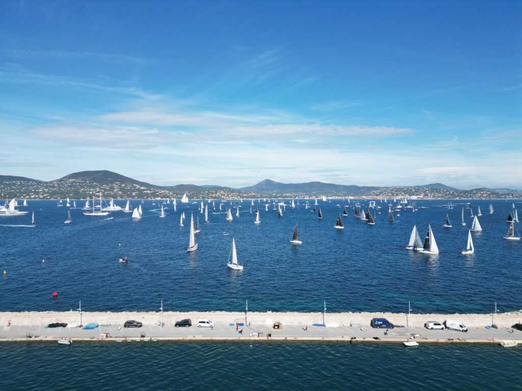 Le Golfe de Saint-Tropez, un terrain de navigation privilégié en Méditerranée
